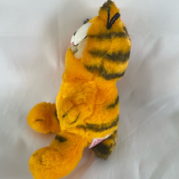 Vintage Dakin Garfield 6” Plush Orange Cat 1981 *clean* from original owner - Picture 7 of 7